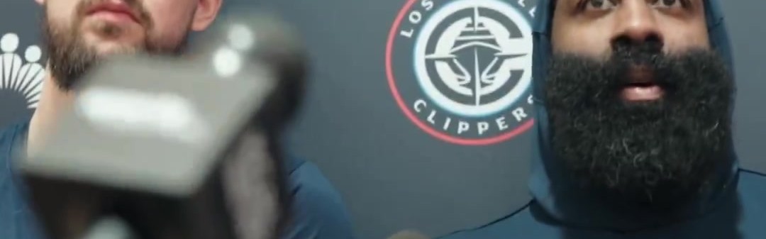 DB官网在线登录入口哈登：我们正处于巅峰状态！祖巴茨在一旁嘴角上扬邪魅一笑😉