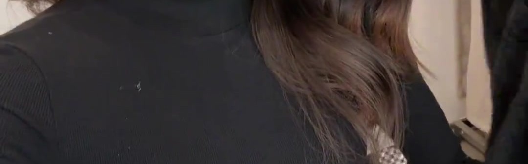 DB真人旗舰黑丝驼子！LPL女主持人骆歆分享视频：来拍肯豆风 收腹！