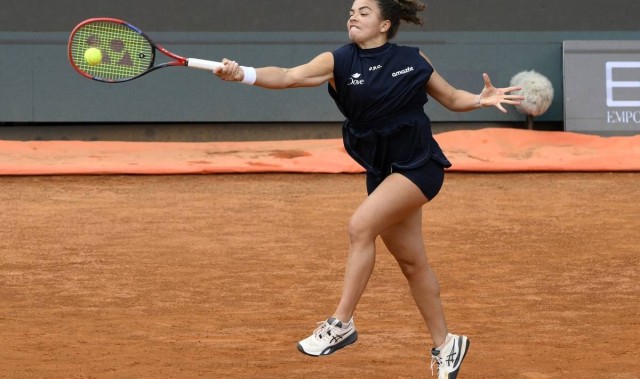 超级逆转2-1！WTA罗马赛首个四强诞生，郑钦文激战克星萨巴伦卡