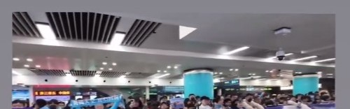 DB真人旗舰经纪人晒2000球迷接机照：马莱莱值得这样的欢迎 这让人心潮澎湃