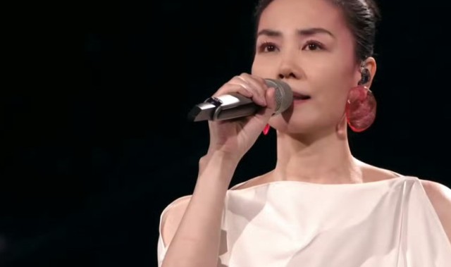 DB真人旗舰LPL女主持人余霜看春晚:看王菲有一种时光倒流的感觉,好好听!