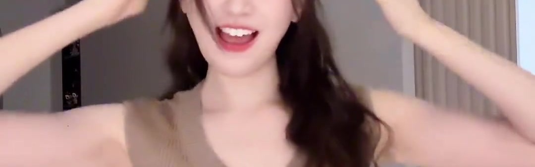 DB电子官网无畏契约赛事主持人唯嘉分享视频：摸鱼时刻，舞一曲