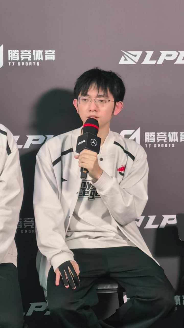 DB电子官网赢了对线又不一定赢游戏！圣枪哥：看见对面选大虫子一点都不慌
