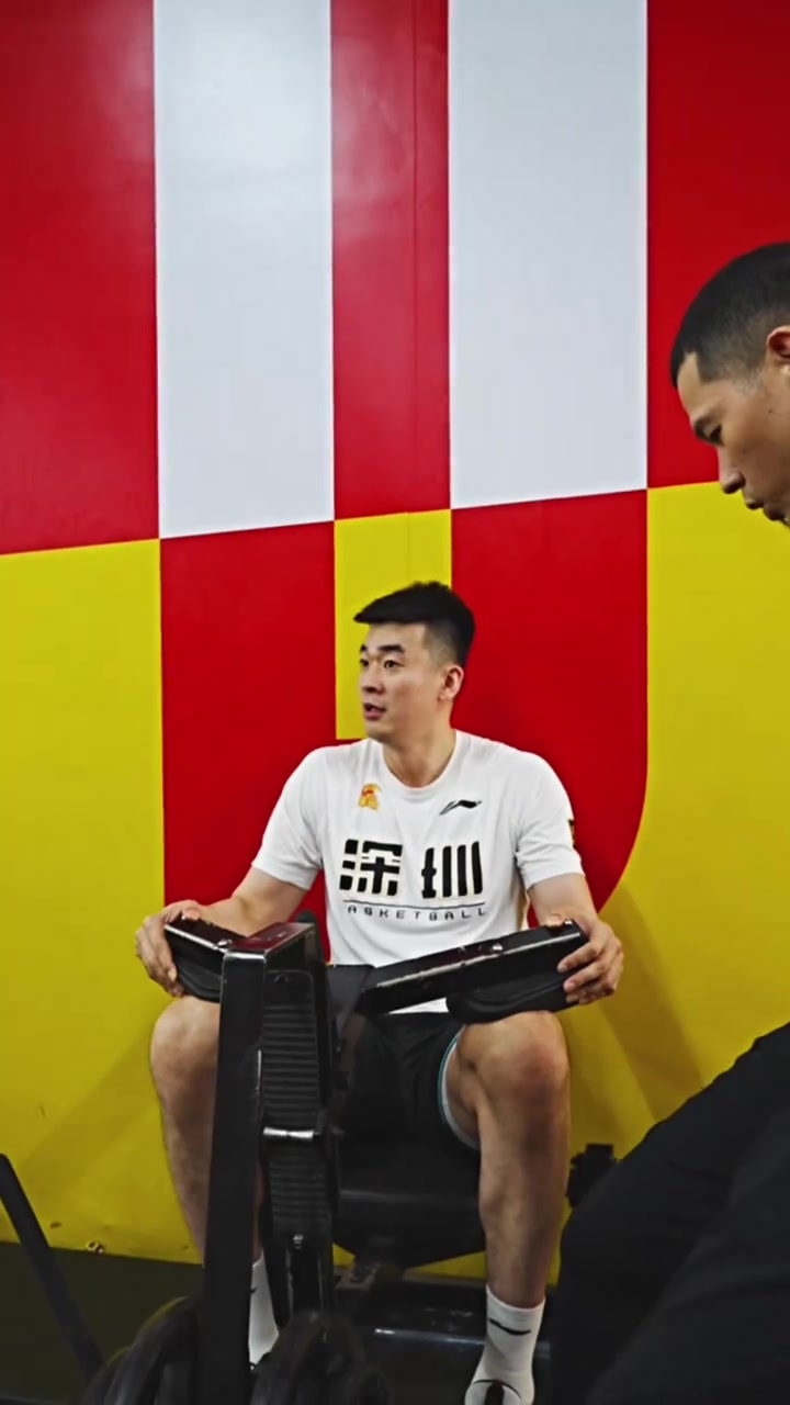 DG视讯官网平台打卡力量房&李慕豪正在训练 来看看他最近的恢复情况如何吧